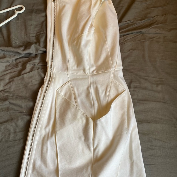 Guess Marciano Size 0; White Rayon/Spandex dress - Picture 5 of 8
